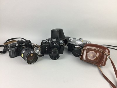 Lot 650 - A LOT OF FOUR VINTAGE CAMERAS