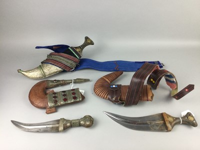 Lot 664 - A LOT OF THREE YEMINI KHUNJAR KNIVES