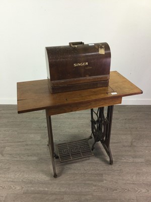 Lot 669 - A PORTABLE SEWING MACHINE AND MACHINE TABLE