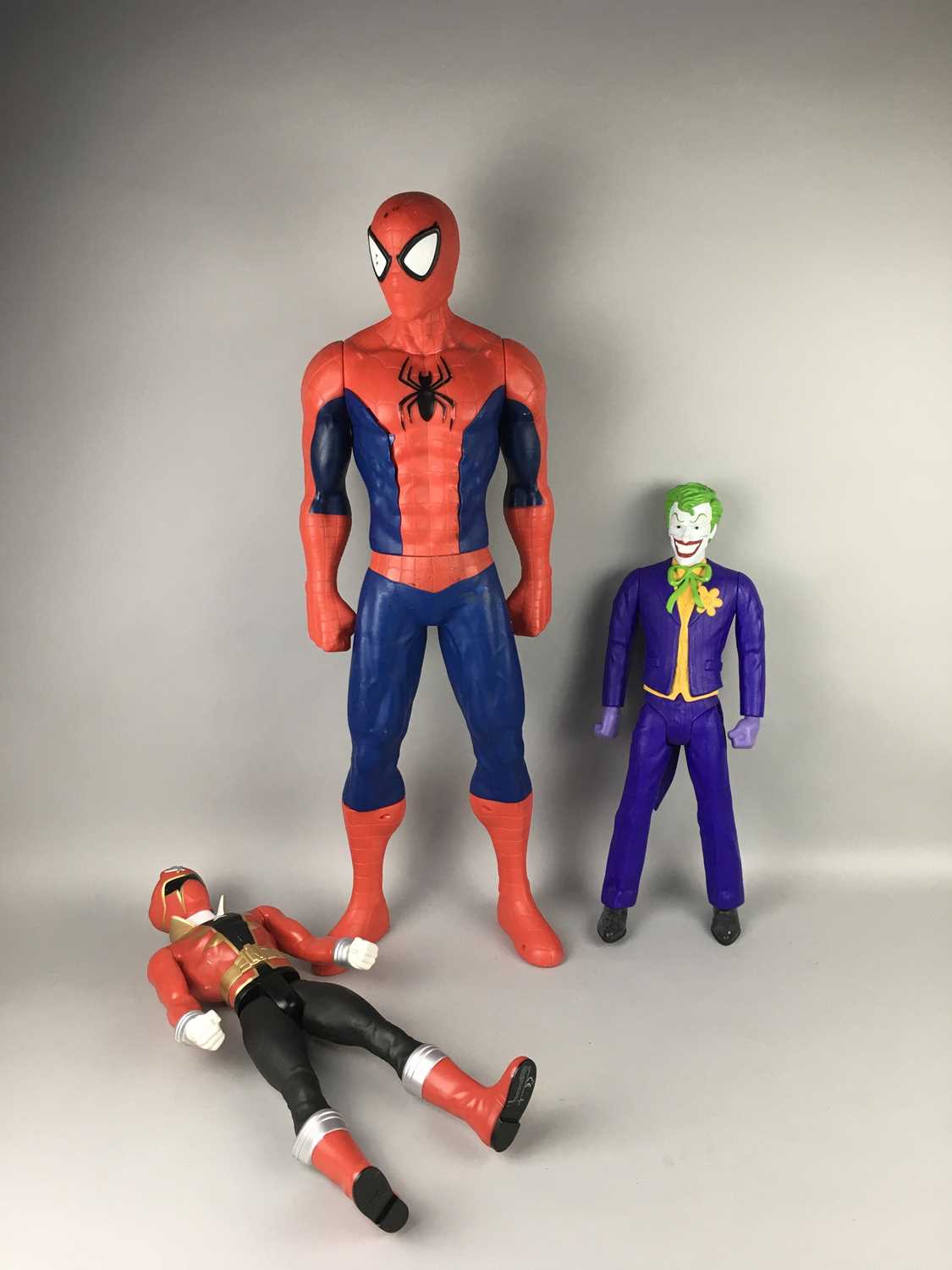 Lot 505 - A LARGE ACTION FIGURE OF SPIDERMAN AND OTHER TOYS