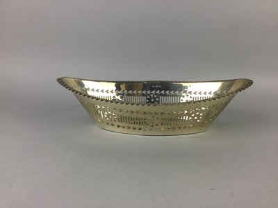 Lot 448A - AN EDWARDIAN SILVER BREAD COMPORT