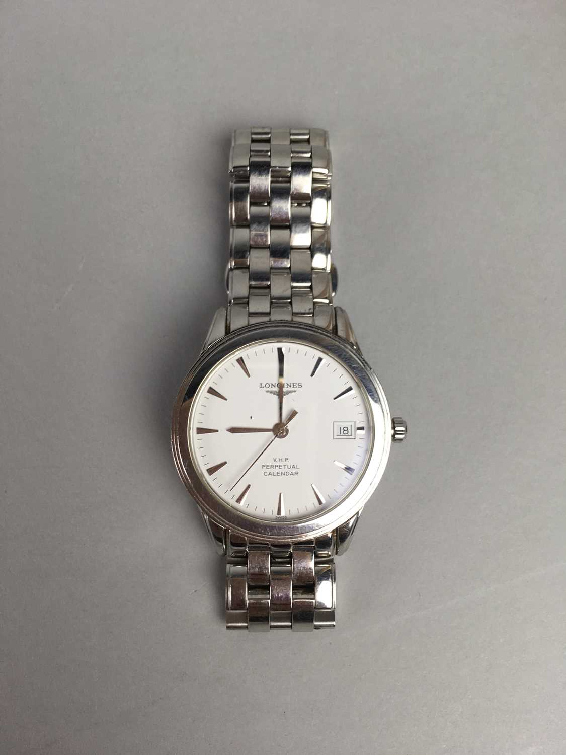 Lot 40 - A GENT'S LONGINES STAINLESS STEEL WRIST WATCH