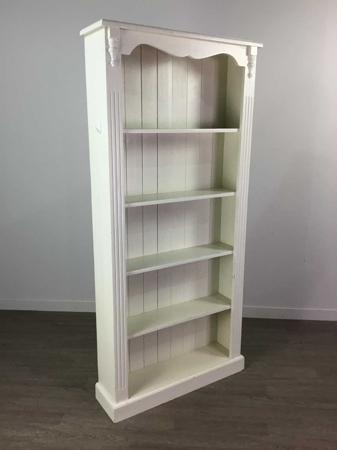 Lot 140 - A CONTEMPORARY WHITE/IVORY PAINTED BOOKCASE