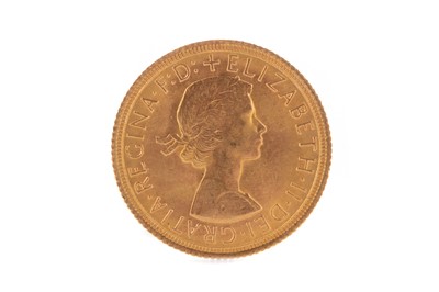 Lot 81 - AN ELIZABETH II GOLD SOVEREIGN DATED 1965