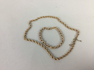 Lot 87 - A ROPE LINK NECK CHAIN AND BRACELET