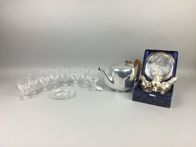 Lot 136 - A LOT OF TWO SETS OF PORT GLASSES, ALONG WITH A TEAPOT AND FOUR PLATES
