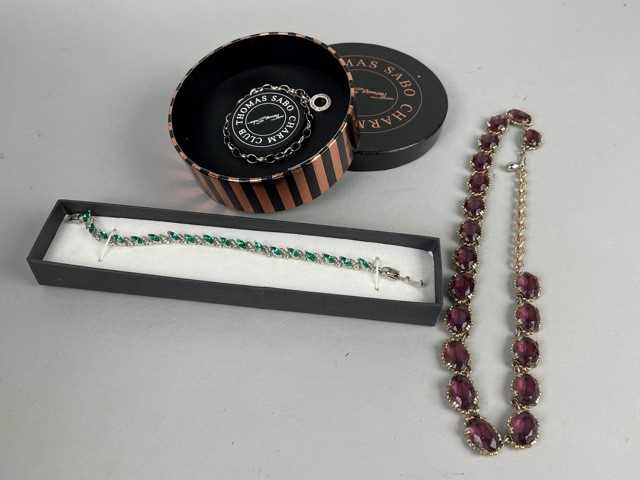 Lot 35 - A COLLECTION OF COSTUME JEWELLERY
