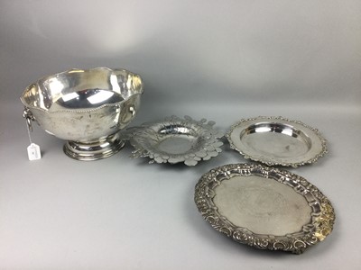 Lot 33 - A SILVER PLATED PUNCH BOWL AND THREE SILVER PLATED DISHES