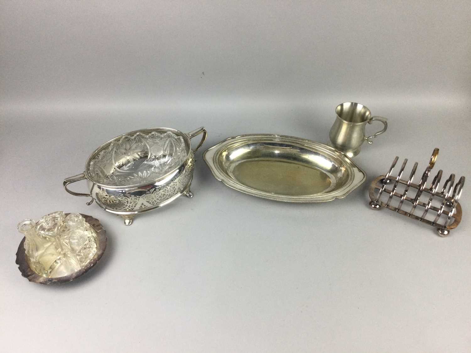 Lot 30 - A LOT OF CASED SILVER PLATED FLATWARE