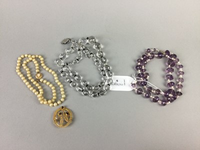 Lot 9 - A SIMULATED PEARL NECKLACE AND OTHER JEWELLERY