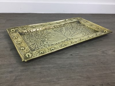 Lot 294 - AN ARTS & CRAFTS HAMMERED BRASS TRAY