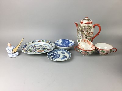 Lot 194 - A LOT OF JAPANESE AND CHINESE CERAMICS