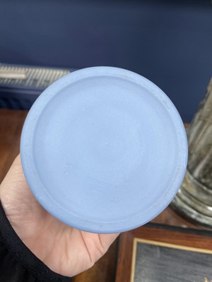 Lot 24 - A WEDGWOOD BLUE JASPER WARE LIDDED DISH AND OTHERS