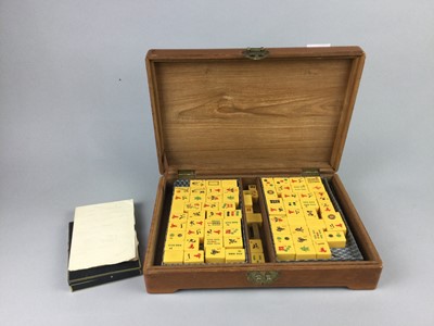 Lot 302 - A 20TH CENTURY MAHJONG SET