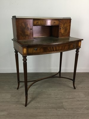 Lot 310 - A REPRODUCTION MAHOGANY BONHEUR