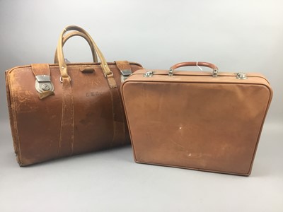 Lot 270 - A VINTAGE LEATHER BAG, OTHER BAGS AND A SUITCASE