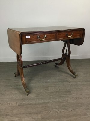 Lot 264 - A REPRODUCTION MAHOGANY SOFA TABLE