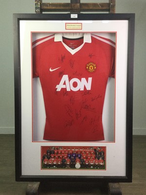 Lot 1506 - A MANCHESTER UNITED AUTOGRAPHED JERSEY