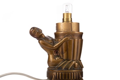 Lot 309 - AN ART DECO BRONZED SPELTER FIGURAL TABLE LAMP