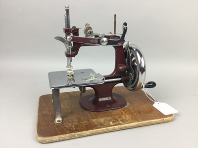 Lot 214 - A MINIATURE HAND CRANK SEWING MACHINE