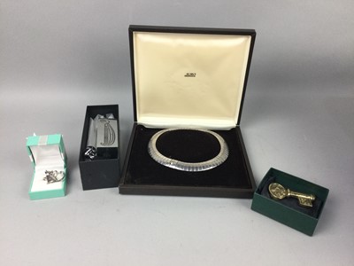 Lot 228 - A COLLECTION OF SILVER JEWELLERY AND OTHER ITEMS