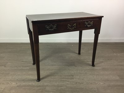 Lot 355 - A MAHOGANY DROP LEAF SIDE TABLE