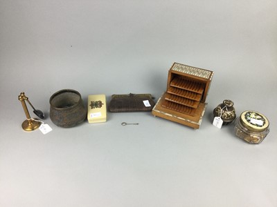 Lot 385 - A 20TH CENTURY OAK AND MOTHER OF PEARL INLAID CIGARETTE BOX AND OTHER ITEMS