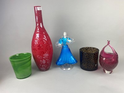 Lot 395 - A LARGE COLOURED GLASS VASE AND OTHER GLASS WARE