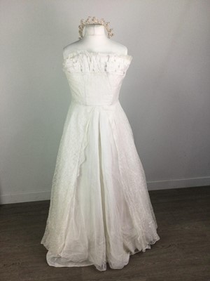 Lot 50A - A VINTAGE WEDDING DRESS