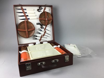 Lot 443 - A SIRRAM PICNIC SET