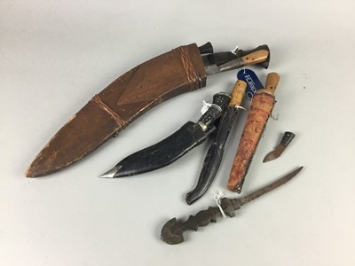 Lot 466 - A LOT OF FIVE EASTERN KNIVES