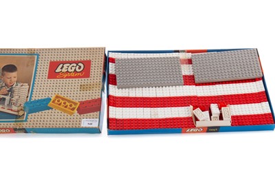 Lot 948 - A LEGO SYSTEM 700/1