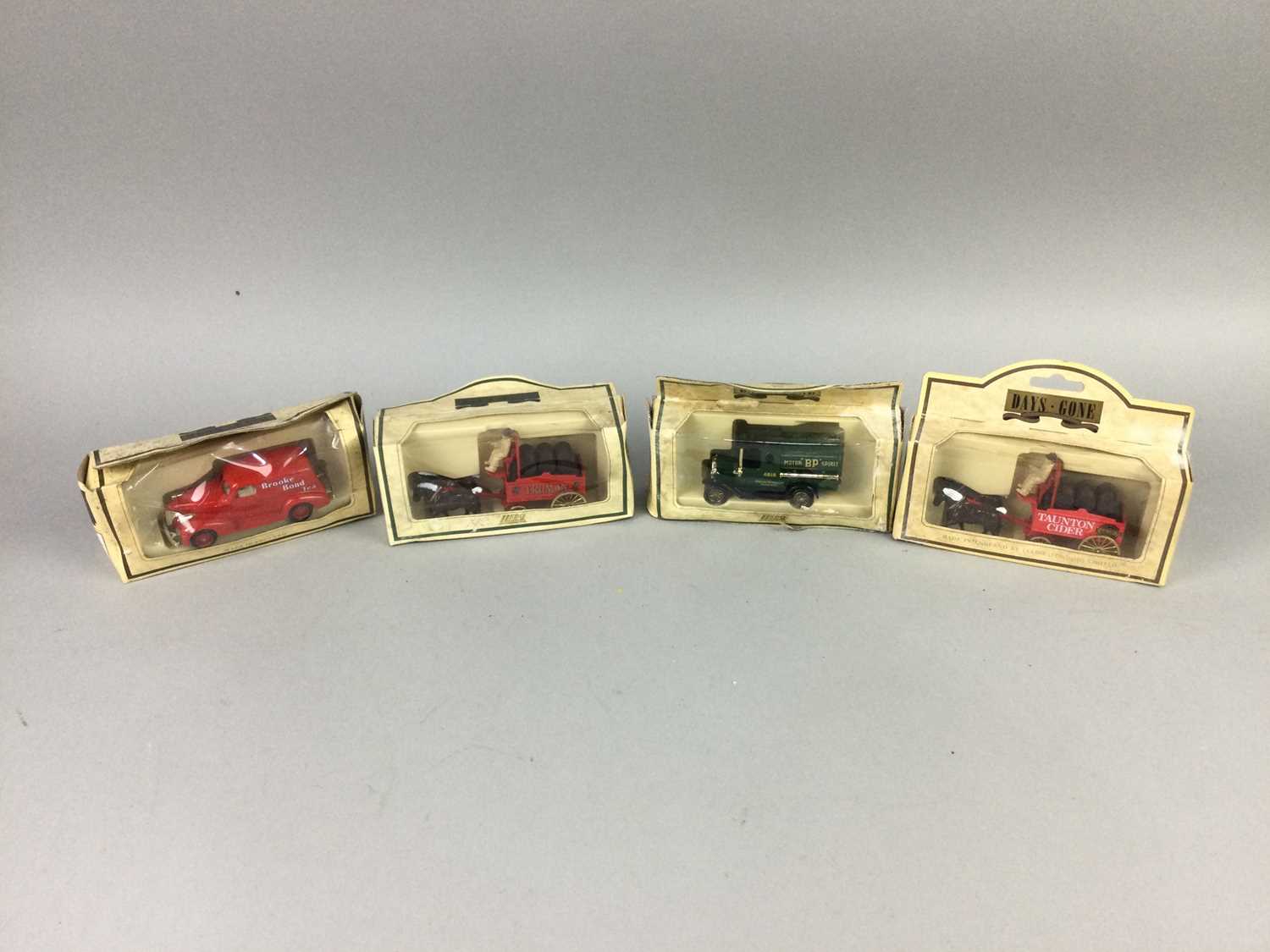 Lot 962 - A COLLECTION OF DIE-CAST VEHICLES