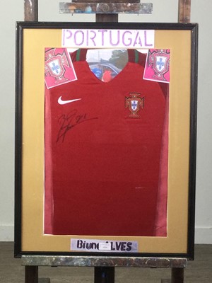 Lot 1534 - PORTUGAL NATIONAL TEAM SIGNED JERSEY