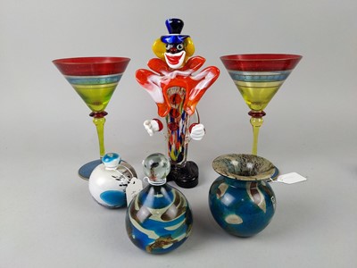 Lot 485 - A MURANO GLASS CLOWN ALONG WITH PAPERWEIGHTS AND OTHER GLASS WARE