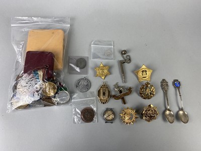 Lot 25 - A LOT OF VARIOUS BADGES, TOKENS, MEDALLIONS AND COINS