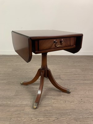 Lot 607 - A MAHOGANY BEDSIDE TABLE, SIDE TABLE AND A SOFA TABLE