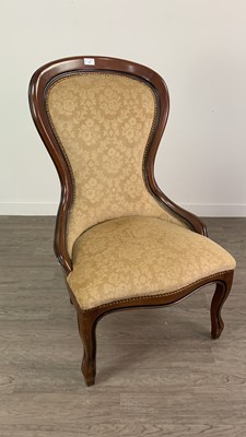 Lot 595 - A MAHOGANY FRAMED REPRODUCTION BALLOON BACK NURSING CHAIR