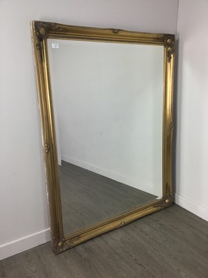 Lot 630 - A 20TH CENTURY GILT FRAMED RECTANGULAR WALL MIRROR