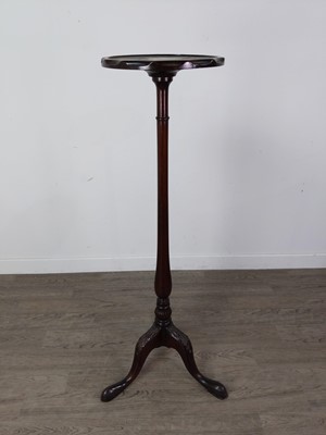 Lot 653 - A REPRODUCTION MAHOGANY TORCHERE