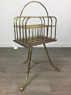 Lot 839 - AN EARLY 20TH CENTURY BRASS AND MAHOGANY PAPER RACK