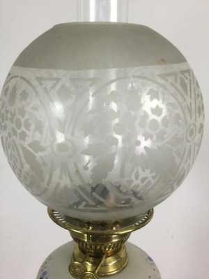 Lot 751 - A VICTORIAN PAINTED OPAQUE GLASS OIL LAMP