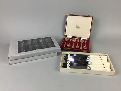 Lot 650 - A CASED SET OF SIX SILVER TEASPOONS AND OTHER CASED FLATWARE