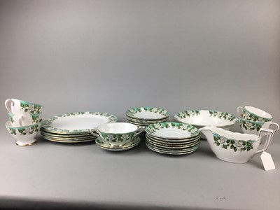 Lot 669 - A MONTROSE GLADSTONE PART TEA AND DINNER SERVICE