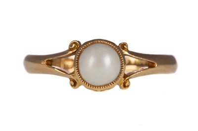 Lot 1203 - A FAUX PEARL RING