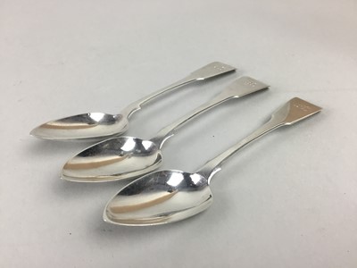 Lot 67 - A SET OF SIX SILVER DESSERT SPOONS ALONG WITH OTHER SILVER AND A CARD CASE
