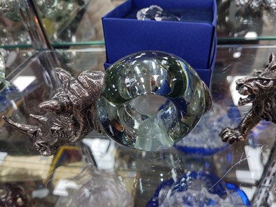 Lot 250 - A SET OF SIX SOUTH AFRICAN GLASS NOVELTY NAPKIN RINGS AND A SWAROVSKI SWAN