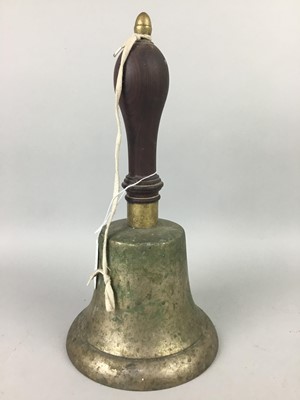 Lot 142 - A BRASS HAND BELL AND OTHER METAL WARE