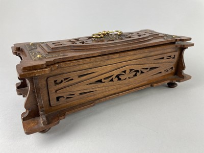 Lot 37 - A LATE 19TH/EARLY 20TH CENTURY GLOVE BOX