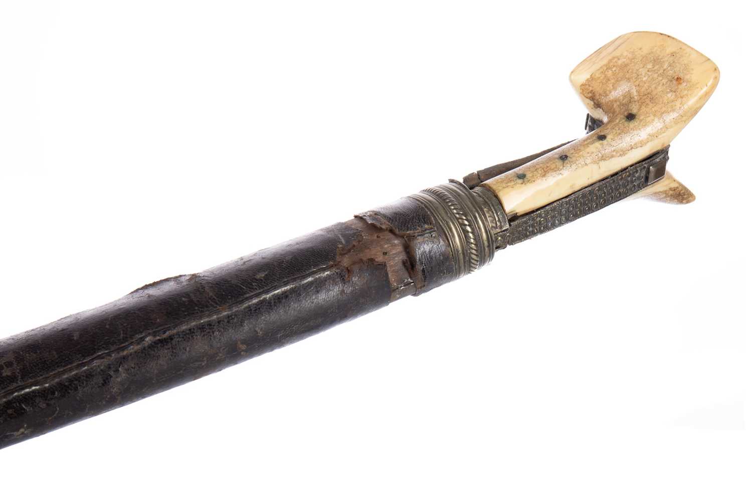 Lot 29 - A LATE 19TH CENTURY MIDDLE EASTERN SWORD